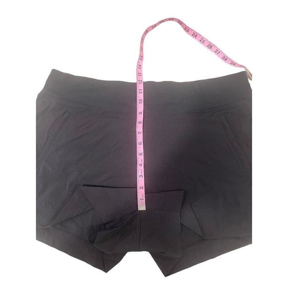 Athleta Trekkie North Shorts Womens 18 Black Nylon 3" Pull On Pockets - Picture 7 of 8